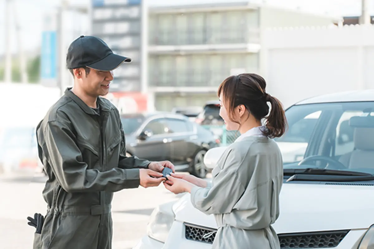 整備士とお客様の様子