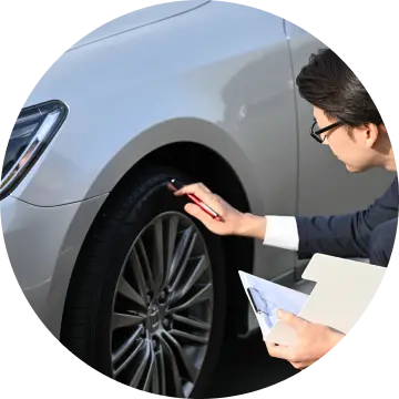 前タイヤの点検中